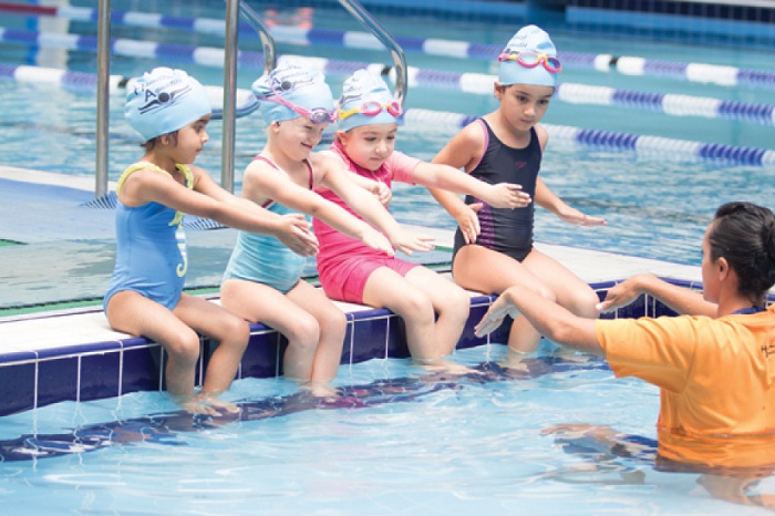 Children learning swimming 